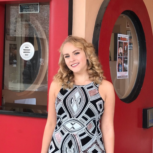 Meet your Posher, Madelyn - Picture 1 of 1